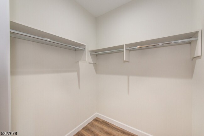 Building Photo - 515 Union Blvd