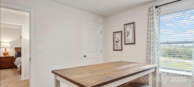 Building Photo - 2224 Lilium Dr