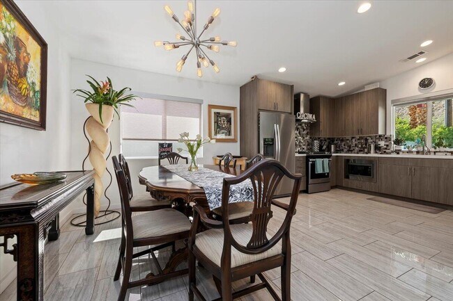 Building Photo - 52273 Avenida Madero