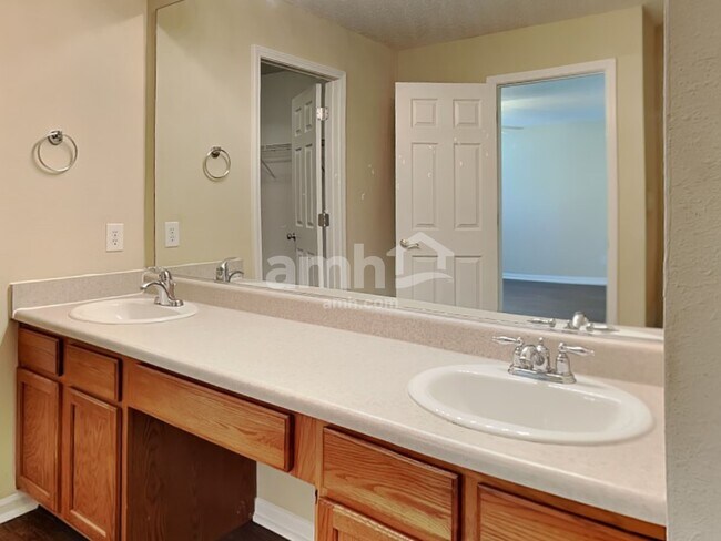 Building Photo - 1688 Harvest Meadow Dr