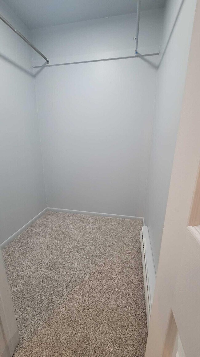 Building Photo - 655 Robinwood Dr