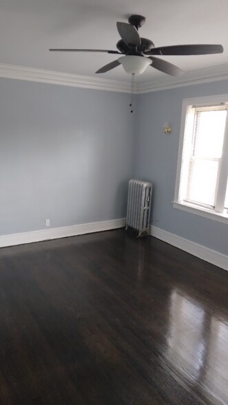 Building Photo - 106 E 72nd St