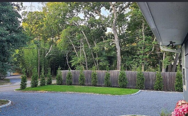 Building Photo - 870 Noyack Rd