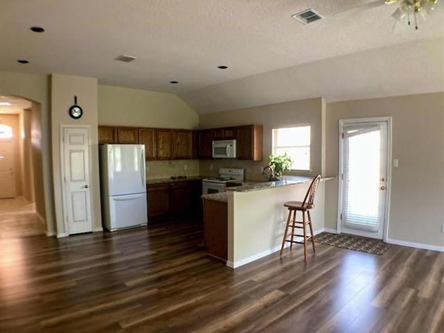 Building Photo - 4806 Redwood Dr
