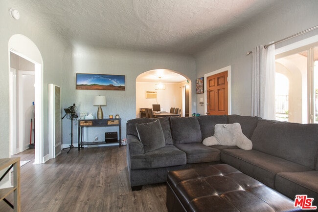 Building Photo - 5177 Bohlig Rd