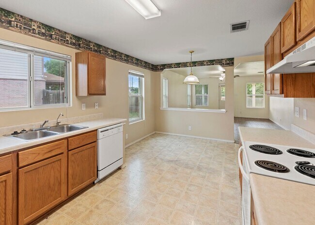 Building Photo - Adorable 1-Story in Westcreek!