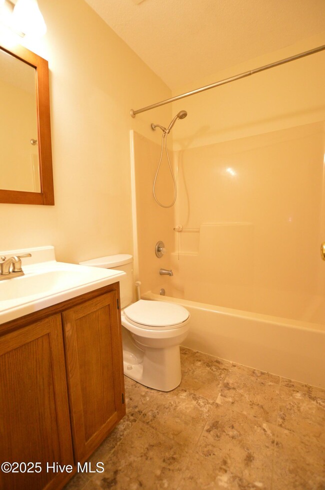 Building Photo - 260 S Creek Dr