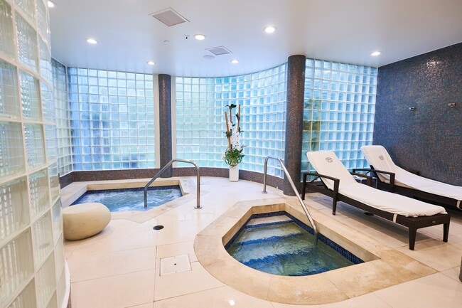 Building Photo - 2000 E Island Blvd