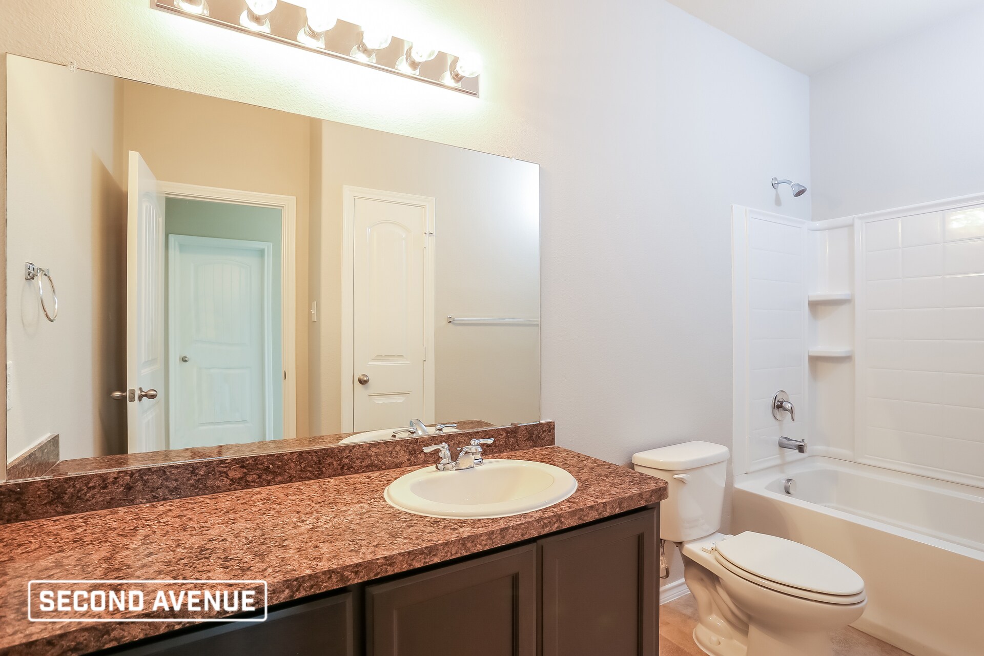 Building Photo - 661 Creekview Dr