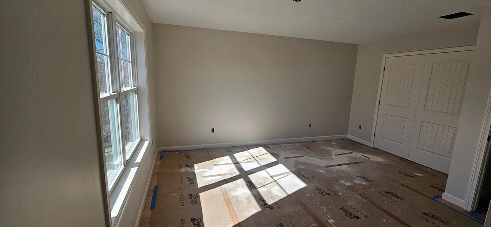 Building Photo - 719 Putnam Pike
