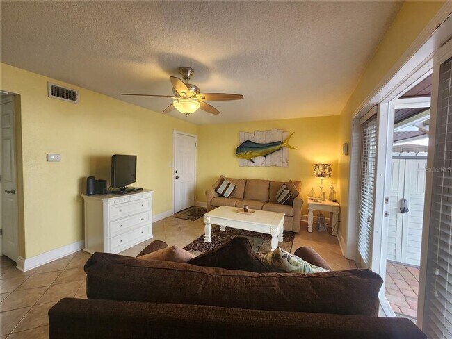 Building Photo - 5215 Coquina Key Dr SE