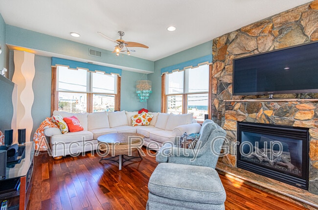 Building Photo - 217 16th St