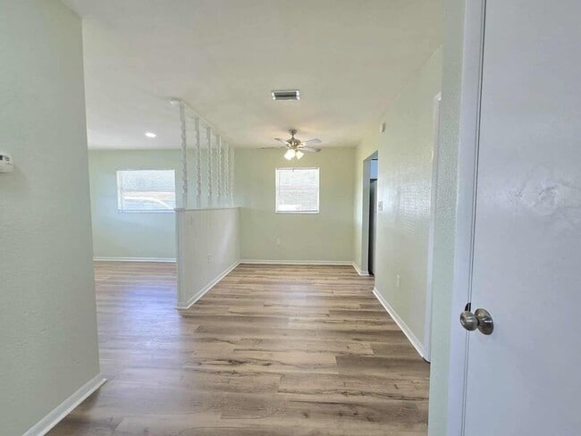Building Photo - 829 Castle Way