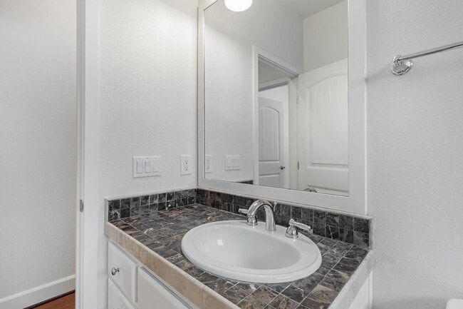 Building Photo - 130 Heather Ln