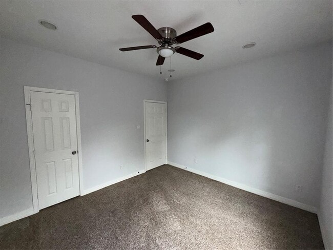 Building Photo - 8205 Oak Knoll Ln