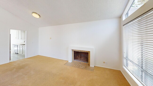 Building Photo - 83 Del Oro Ct