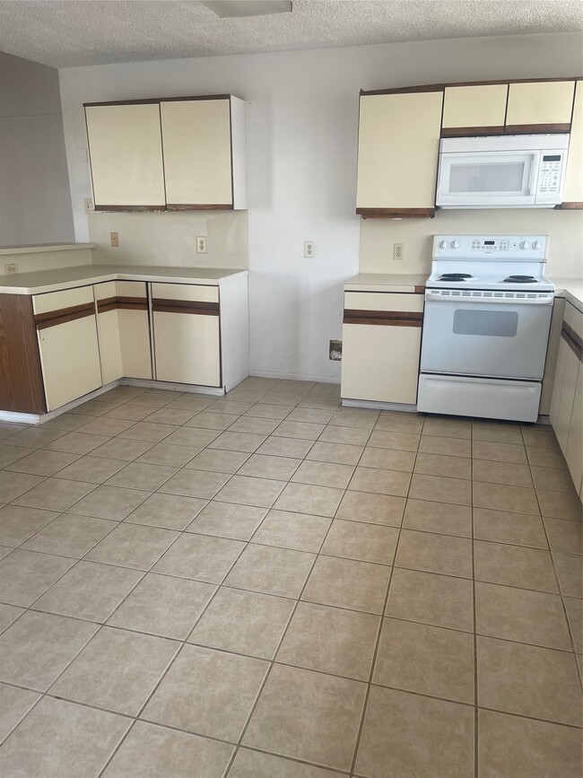 Building Photo - 1826 Port O' Call St