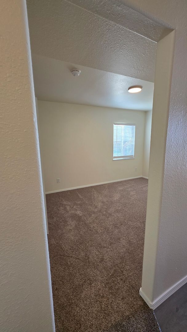 Building Photo - $1111 | 1BR/1BA | Cozy Lower Duplex Unit i...