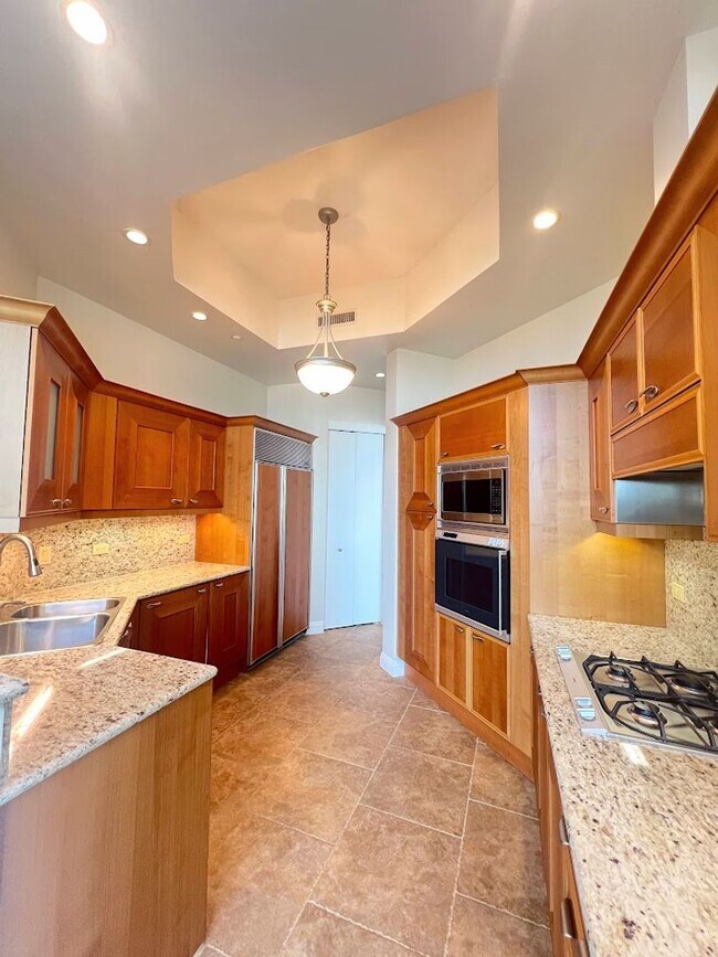 Building Photo - Turnberry Place - 2 Bedroom 2 Bath Condo