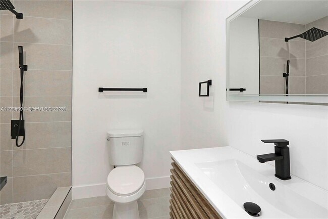 Building Photo - 419 78th St