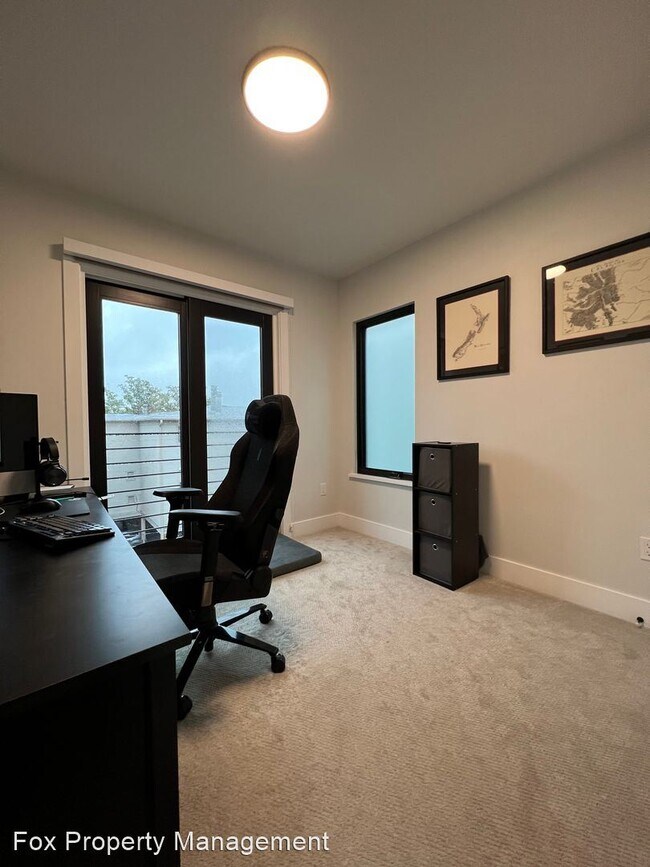 Building Photo - 3 br, 2.5 bath House - 940 North Street Un...