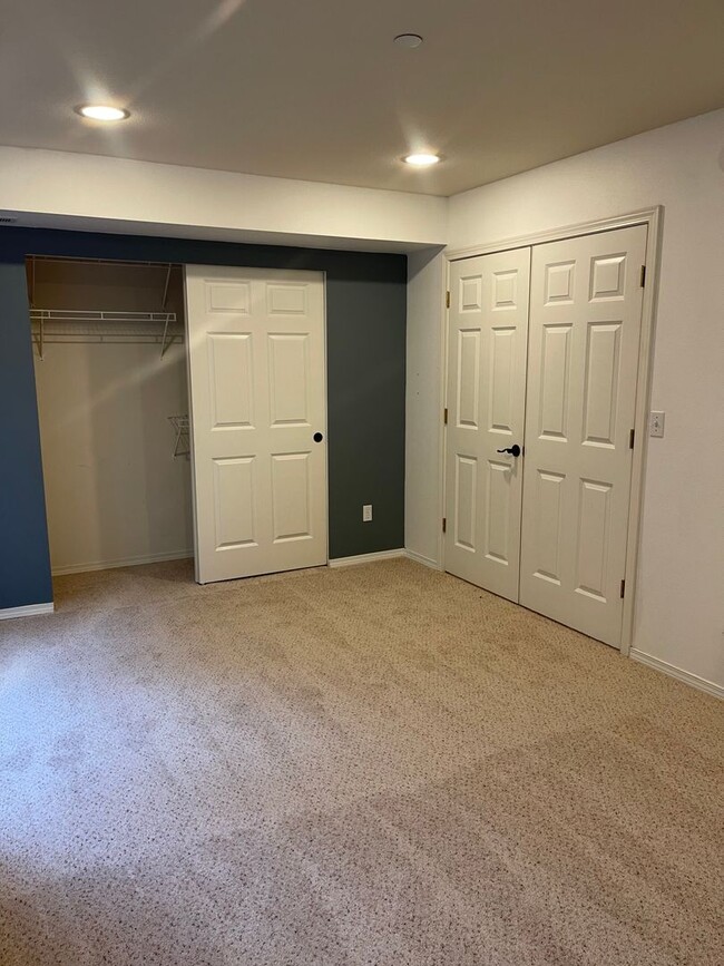 Building Photo - Spacious 2-Bedroom, 2-bathroom Townhome in...