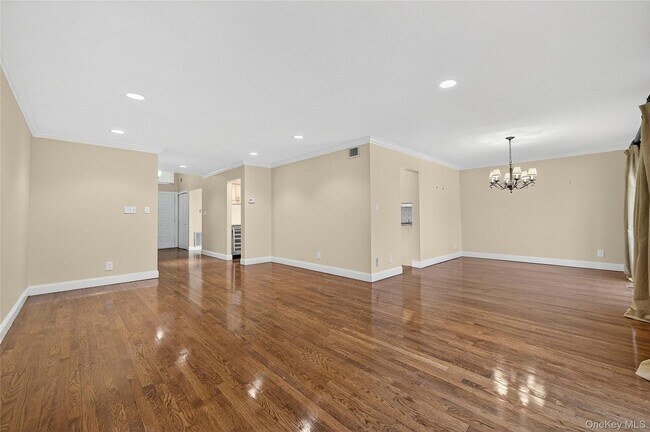 Building Photo - 7 Meadowood Dr