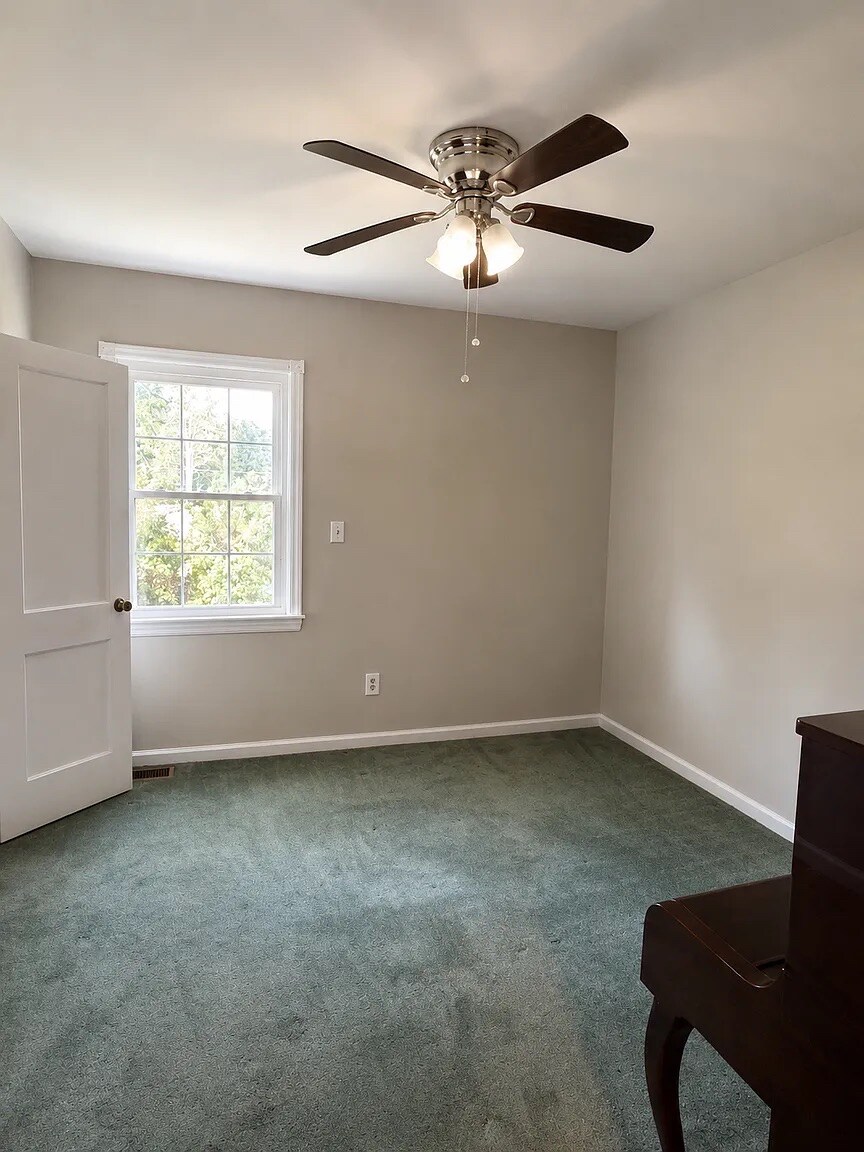Building Photo - Room in House on Cobb St