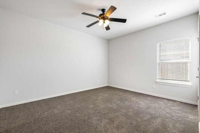 Building Photo - 2016 W Chandler Ave