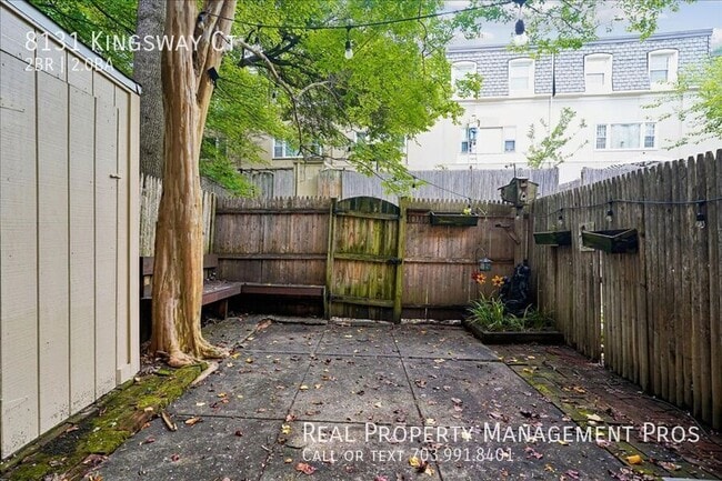 Building Photo - 8131 Kingsway Ct