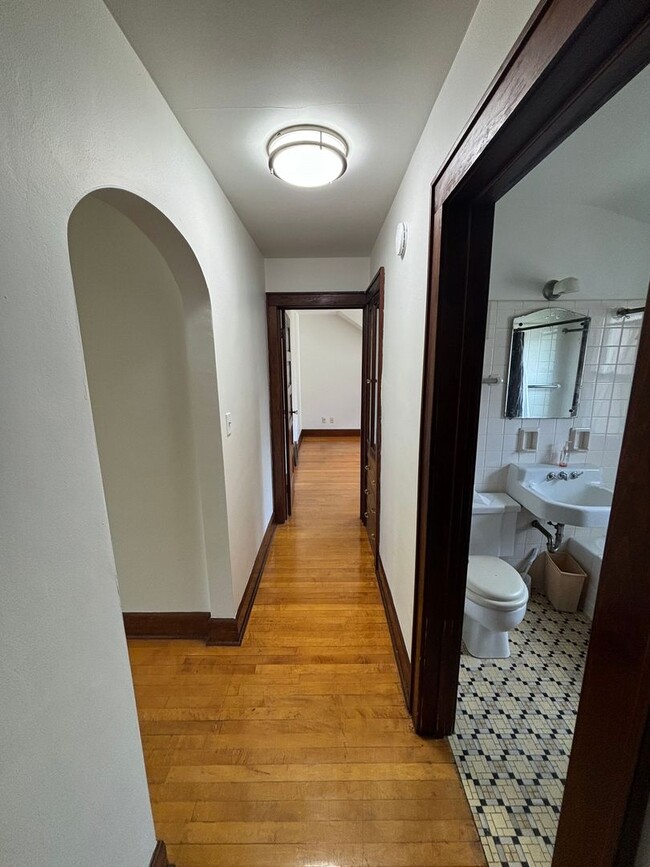 Building Photo - 3211 W Fairmount Ave