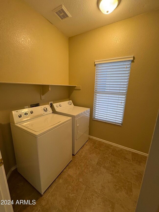 Building Photo - 1611 E Flint St