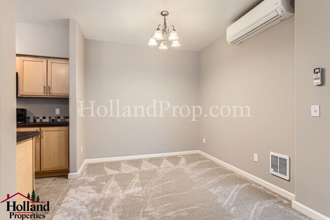Building Photo - Great Condo W/ Garage NW Portland!!! *** 1...