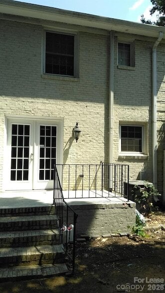 Building Photo - 764 W Franklin St