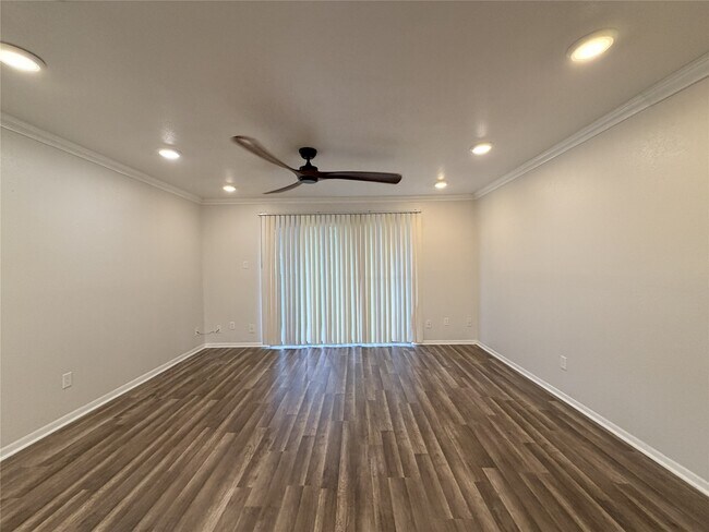 Building Photo - 3045 Walnut Bend Ln