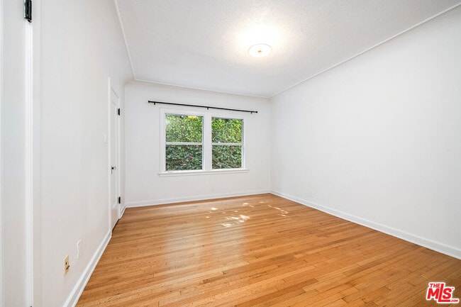 Building Photo - 1217 S Genesee Ave