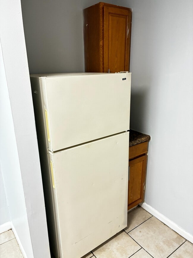 Building Photo - 5219 Plymouth St