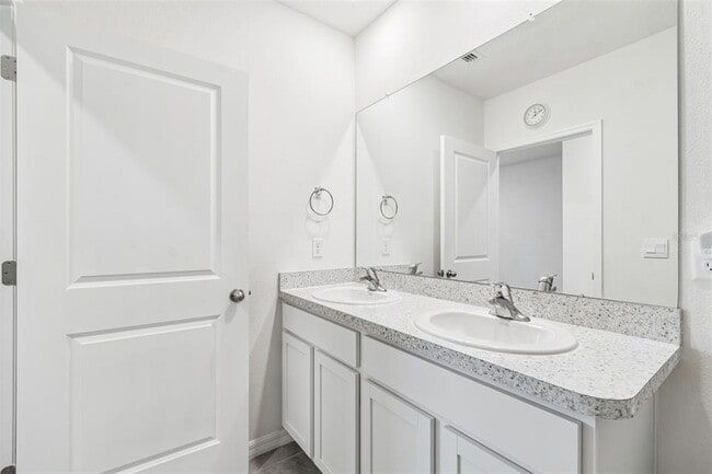 Building Photo - 5667 Chorleywood Ln