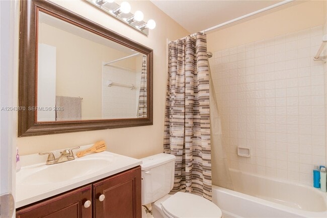 Building Photo - 11415 Lakeview Dr