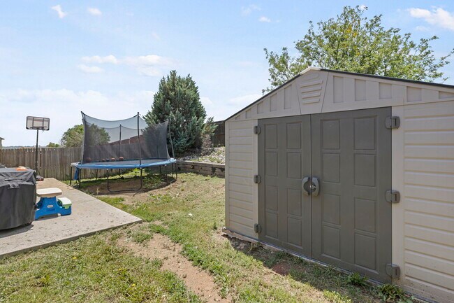 Building Photo - 7356 Coral Ridge Dr