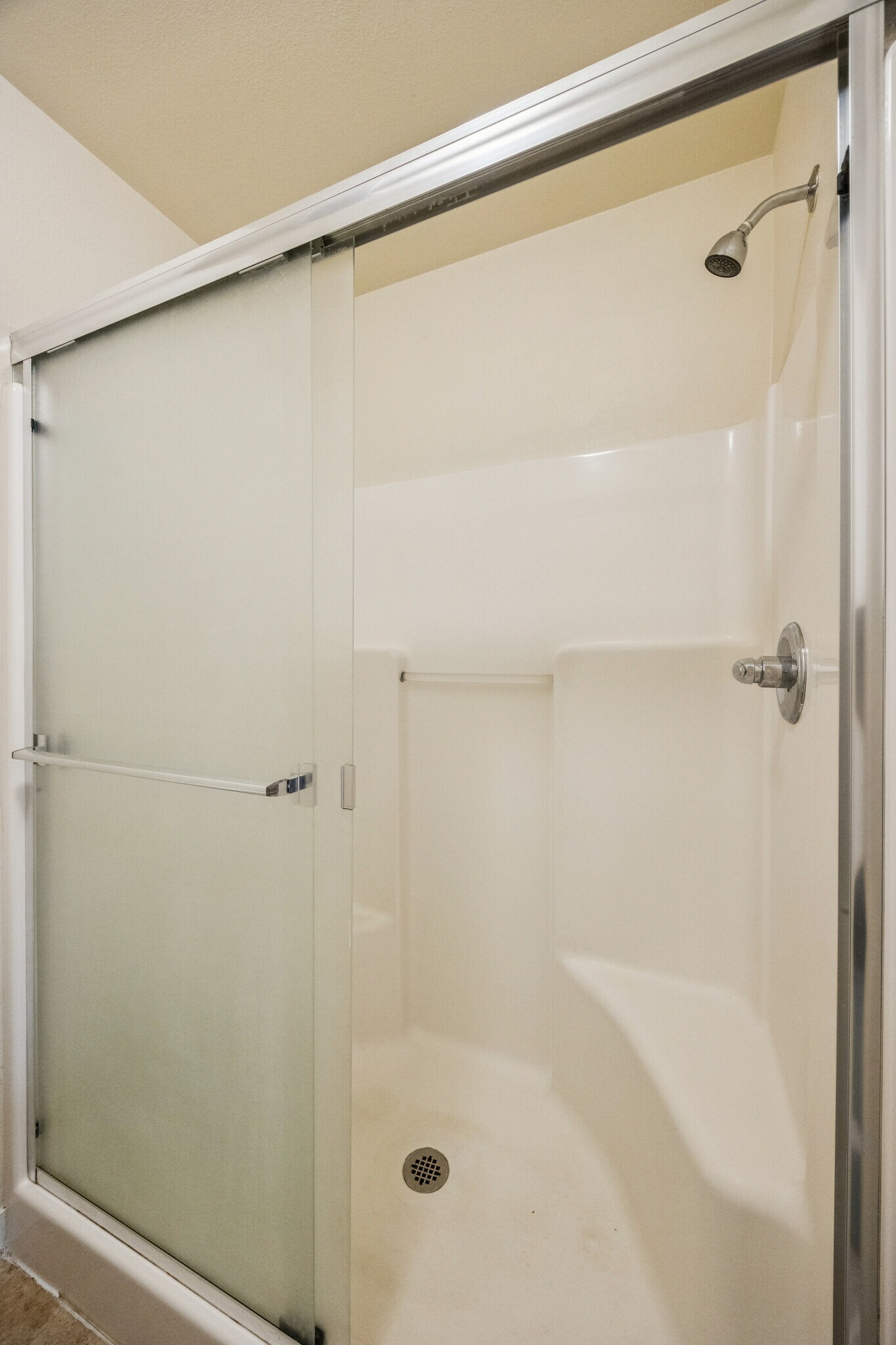 master shower - 325 NW 209th Ave