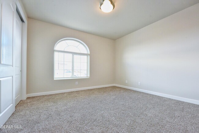 Building Photo - 705 Paseo De La Reina St