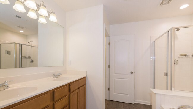 Building Photo - Beautiful House- Perfect for an Executive ...