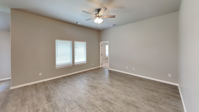 Building Photo - Spectacular 3 Bedroom 2.5 Bathroom Home in...