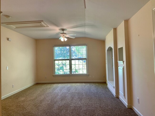 Building Photo - AMAZING Luxurious Residence, Near Educational Facilities, With Upscale Amenities!