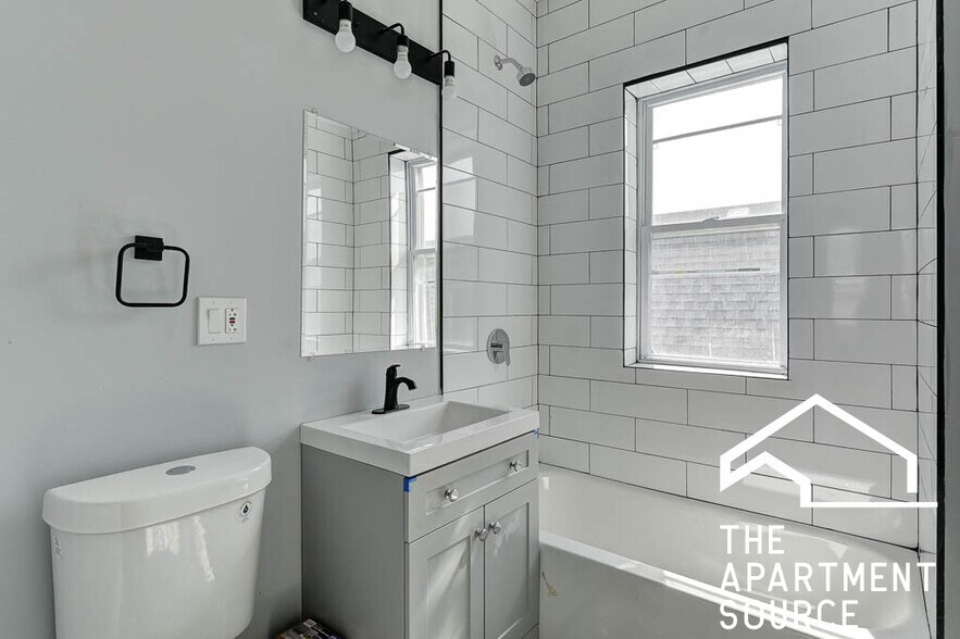 Building Photo - 2935 N Lawndale Ave