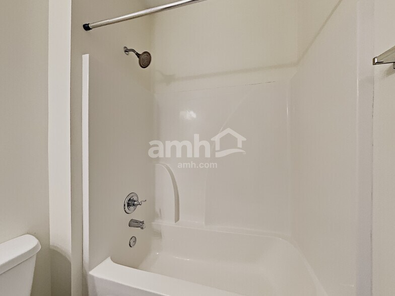 Building Photo - 4870 Beryl Dr