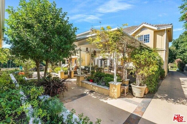 Building Photo - 5086 Avenida Hacienda