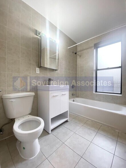 Building Photo - 250 W 99th St
