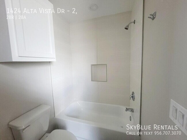 Building Photo - 1424 Alta Vista Dr